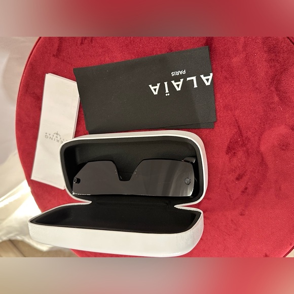 NWT ALAIA ALAÃA Lettering Logo Rectangular Sunglasses in Black & Grey NEW FWRD - Picture 13 of 13